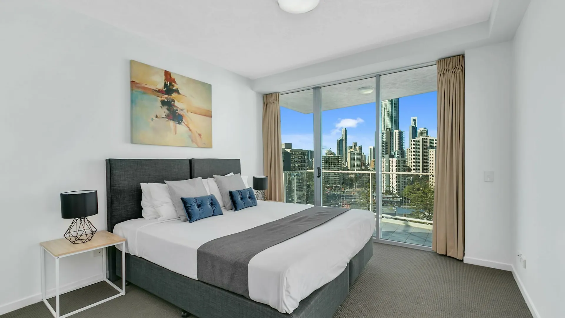 Wings - Q Stay Gold Coast Australien