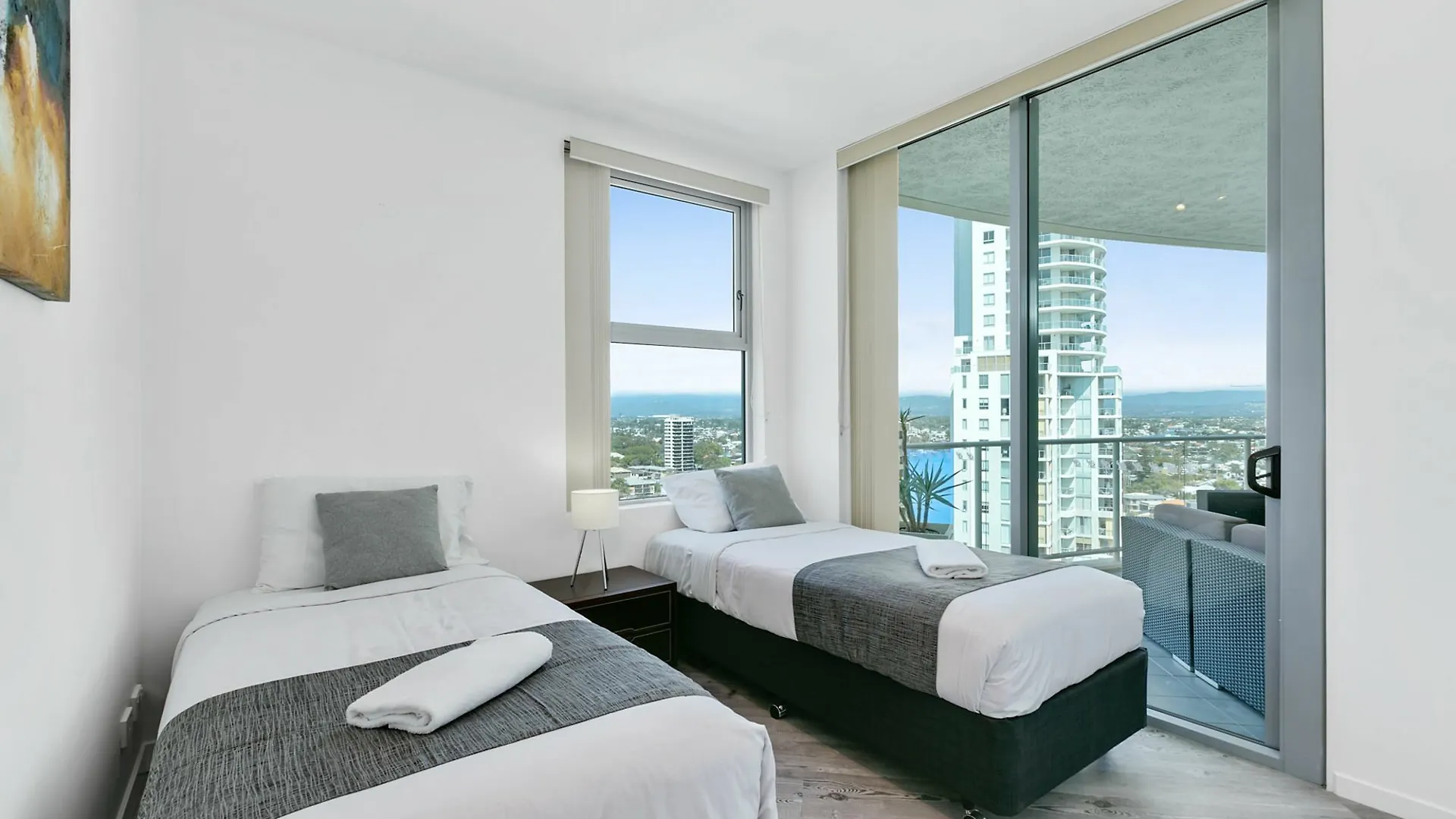 Wings - Q Stay Gold Coast Australien
